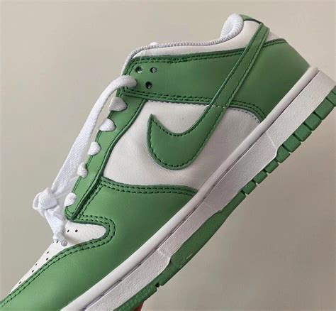 nike groen sneakers|Nike green shoes.